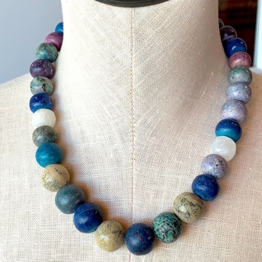 Natural stone beautiful quality round beads beaded necklace